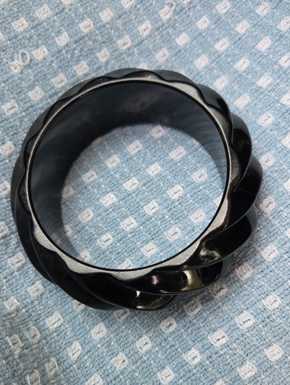 Vintage Acrylic Twisted Swirled Design Bangle Bracelet.